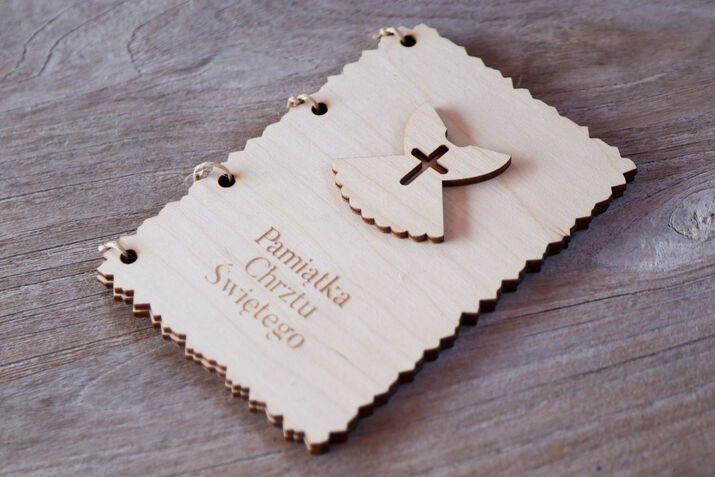Drewniana Kartka z Życzeniami „Pamiątka Chrztu Świętego” – Grawer na Sklejce, Personalizacja